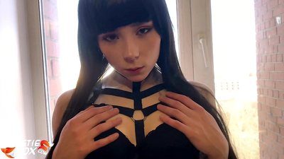 ຮ້ອນ Brunette ດູດເລິກແລະລະອຽດອ່ອນ fucked ສໍາລັບເງິນ